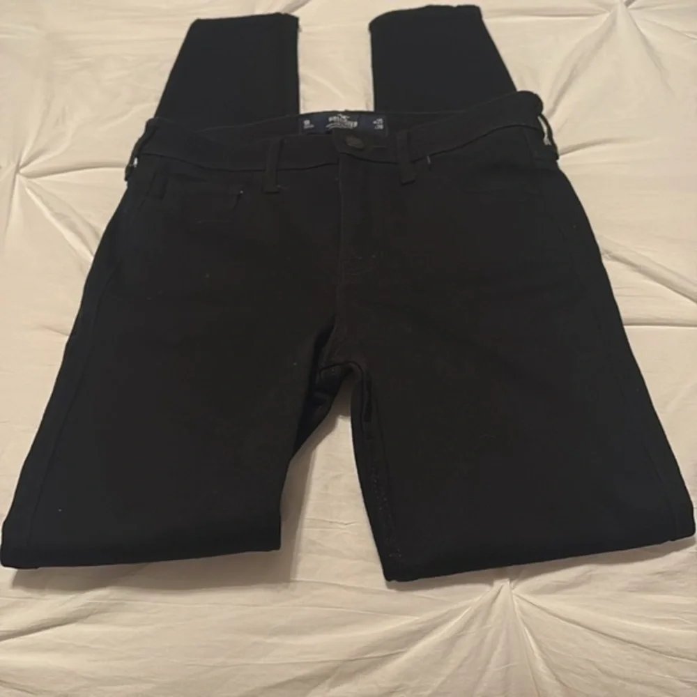 NWOT Hollister high-rise skinny jeans, black size‎ 1 regular W 25 “length 28”